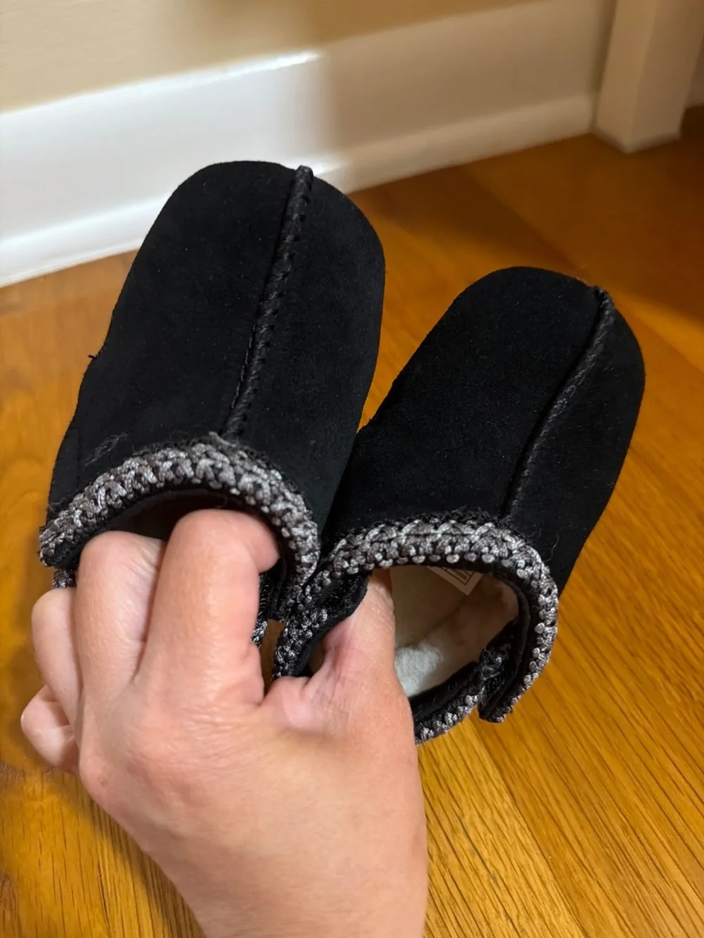 UGG black new